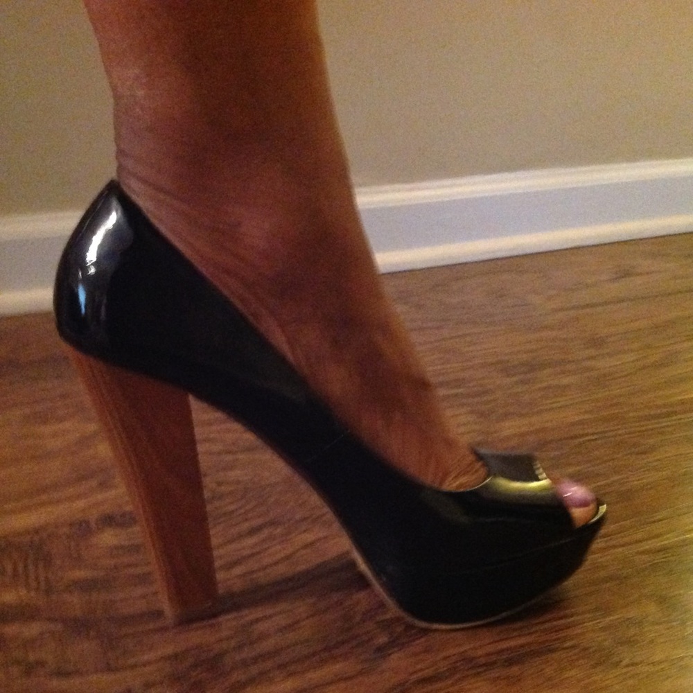 Platform Pumps with chunky sleek wooden heel